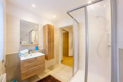 06_apartment_hubertus_ferienwohnung2_badezimmer