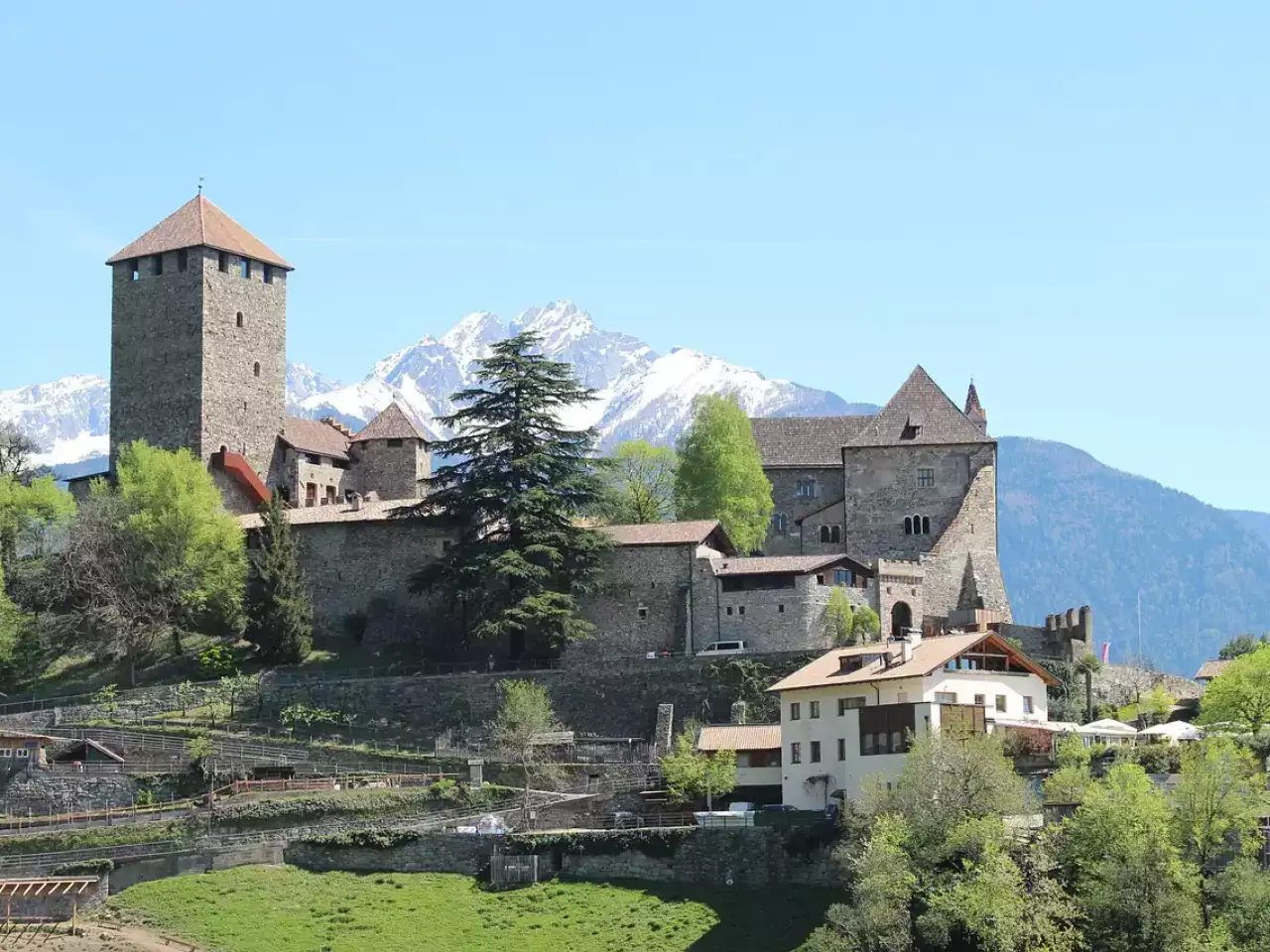 Das Bild eine Burg in Südtirol